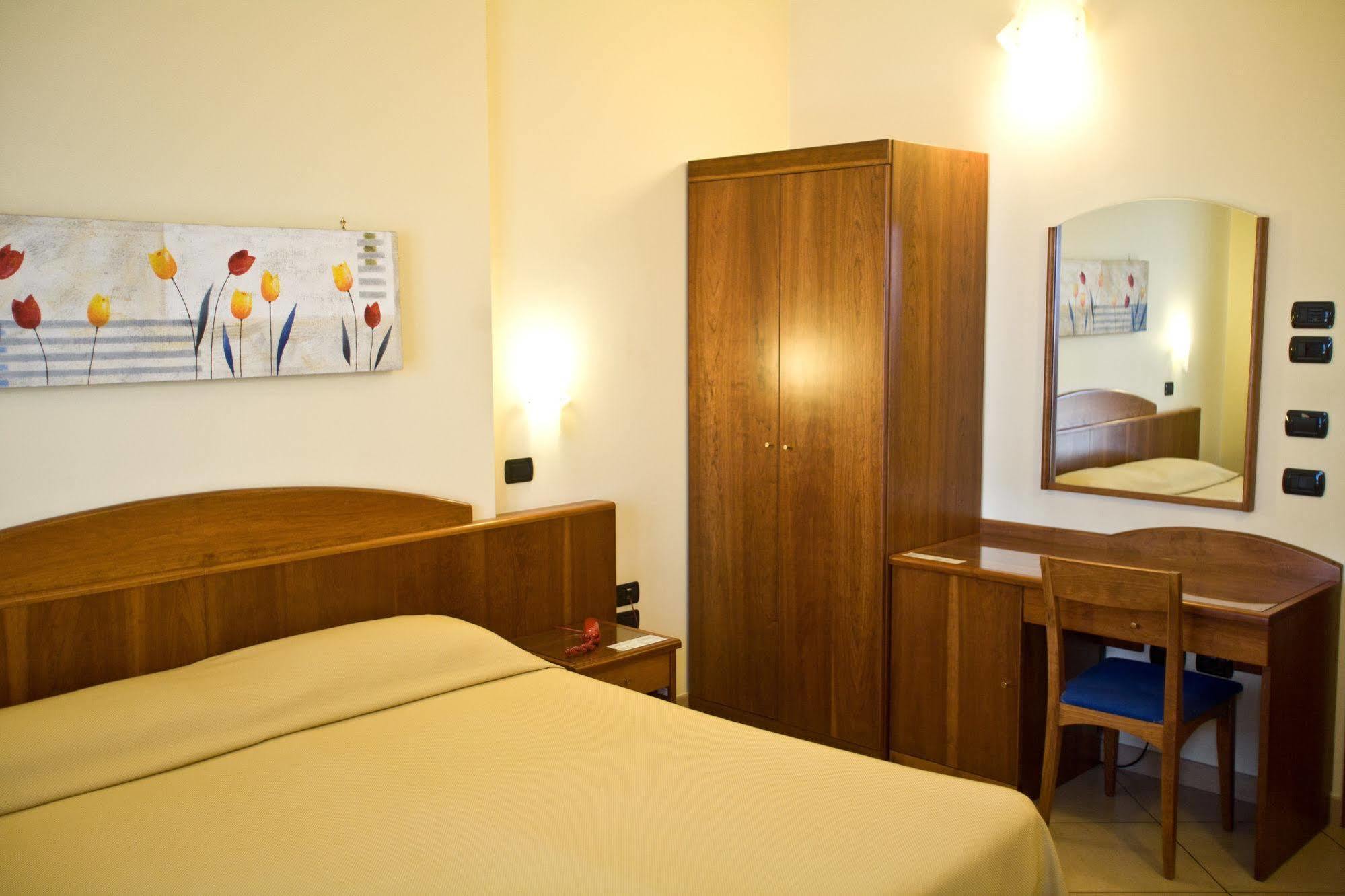 Lo Scacciapensieri Hotel&Restaurant Monteroni di Lecce Exterior foto