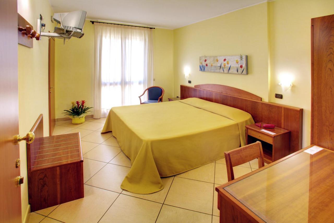 Lo Scacciapensieri Hotel&Restaurant Monteroni di Lecce Habitación foto
