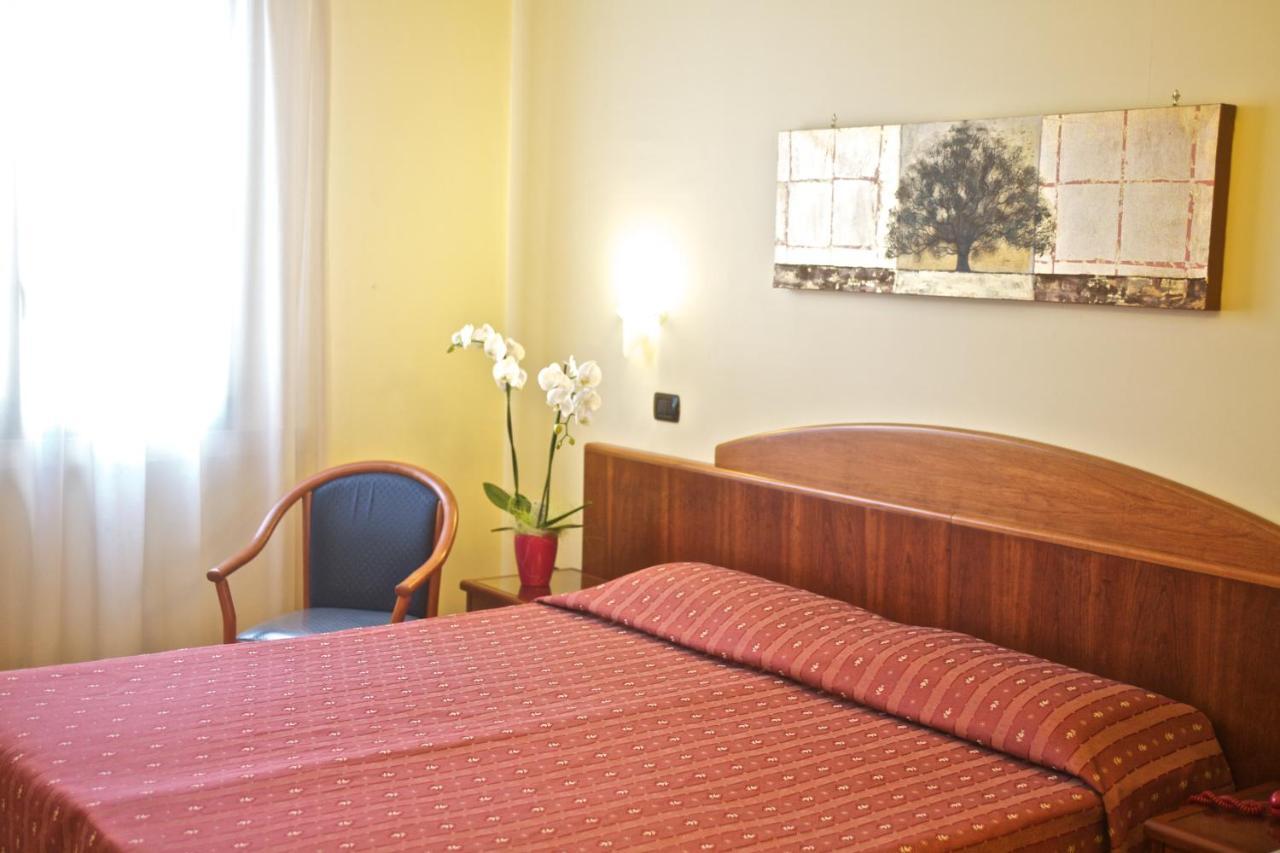 Lo Scacciapensieri Hotel&Restaurant Monteroni di Lecce Habitación foto